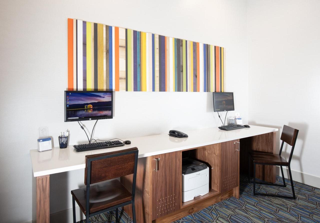 Holiday Inn Express Grande Prairie By Ihg Exterior foto