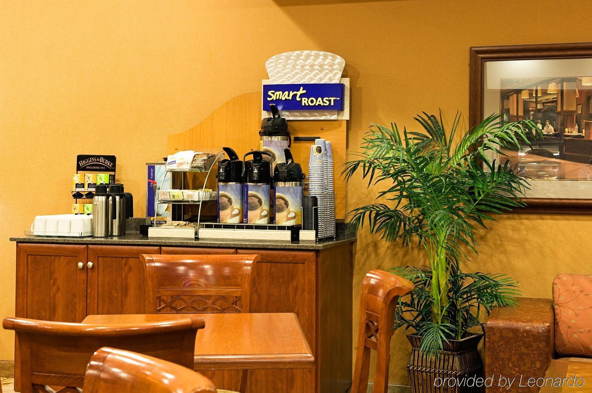 Holiday Inn Express Grande Prairie By Ihg Restaurant foto